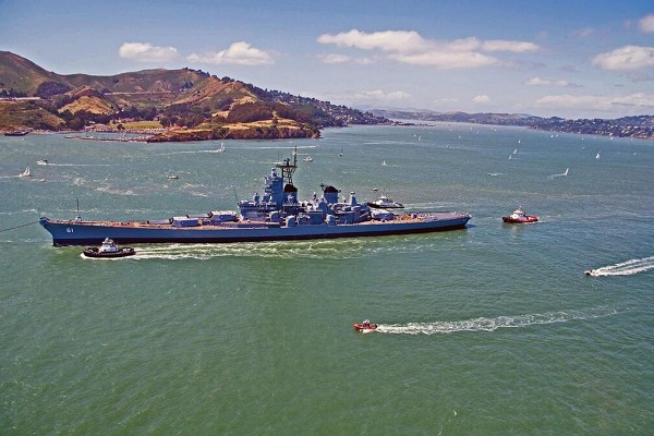 超艇算什么？60萬租下270米美國超級戰列艦