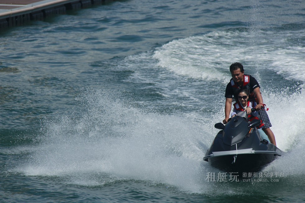 做資深三亞旅游達(dá)人，游艇旅游更時(shí)尚！